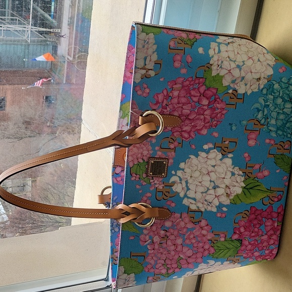 Hydrangea Monogram Nelly Tote nwt - Picture 6 of 9